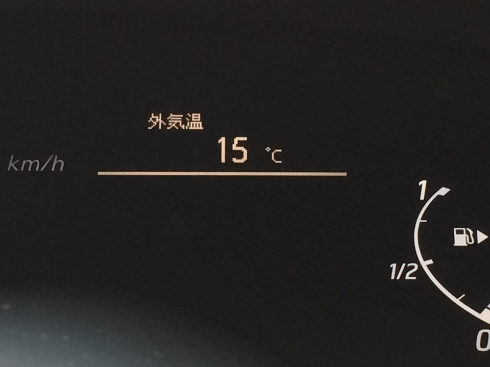 C26後期型には 外気温計が標準装備されている 日産セレナc26 後期 の情報あれこれブログ